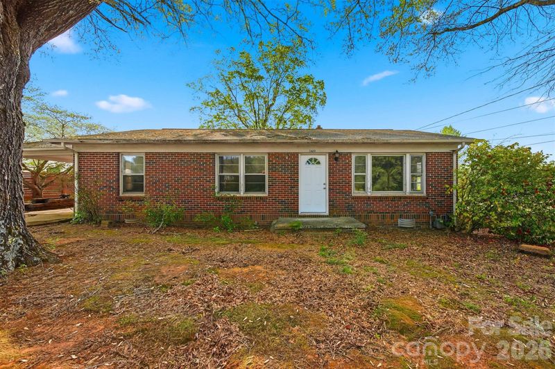 2610 20th Street Ln NE, Hickory, NC 28601