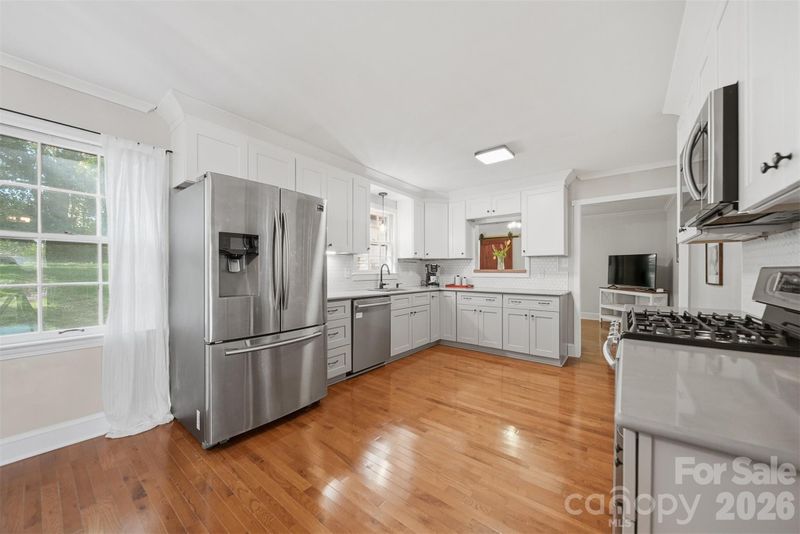 35 32nd Ave NW, Hickory, NC 28601