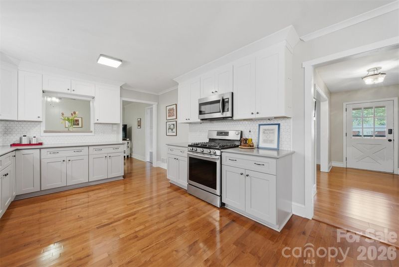 35 32nd Ave NW, Hickory, NC 28601