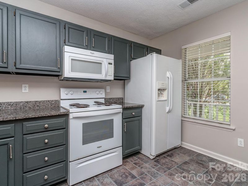 8211 Golf Ridge Dr, Charlotte, NC 28277