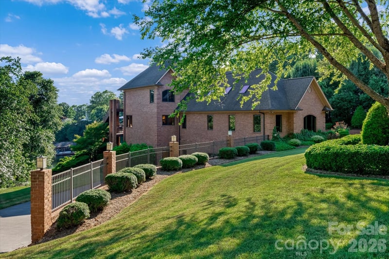 368 Players Ridge Rd, Hickory, NC 28601