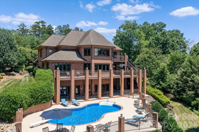 368 Players Ridge Rd, Hickory, NC 28601
