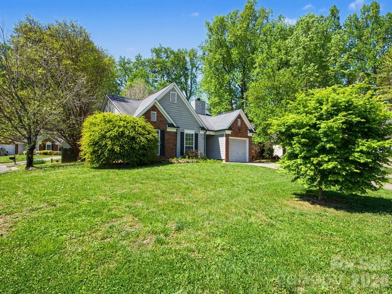 9214 Rotherham Ln, Charlotte, NC 28216