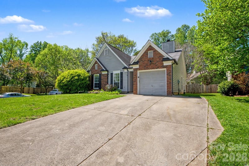 9214 Rotherham Ln, Charlotte, NC 28216