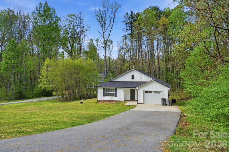4242 Burgin St, Kannapolis, NC 28081