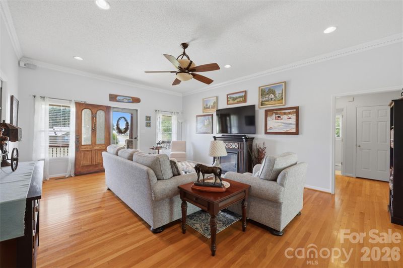 2676 Gold Rush Dr, Lincolnton, NC 28092
