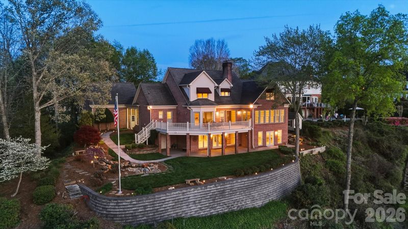 3820 8th Street Pl NW, Hickory, NC 28601