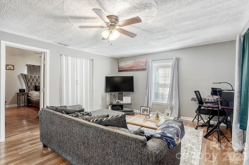 409 W Norment Ave, Gastonia, NC 28052