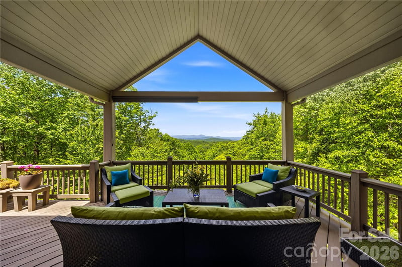 135 Crossvine Trl, Hendersonville, NC 28739