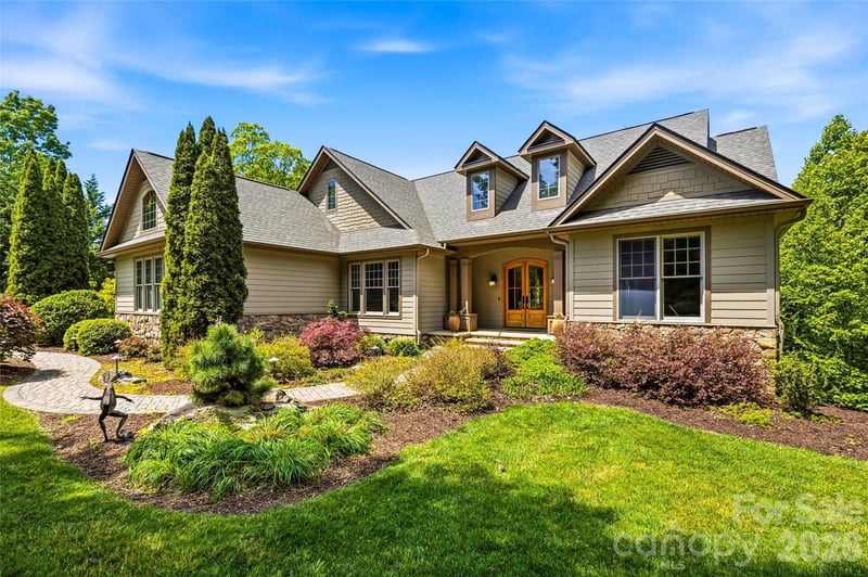 135 Crossvine Trl, Hendersonville, NC 28739