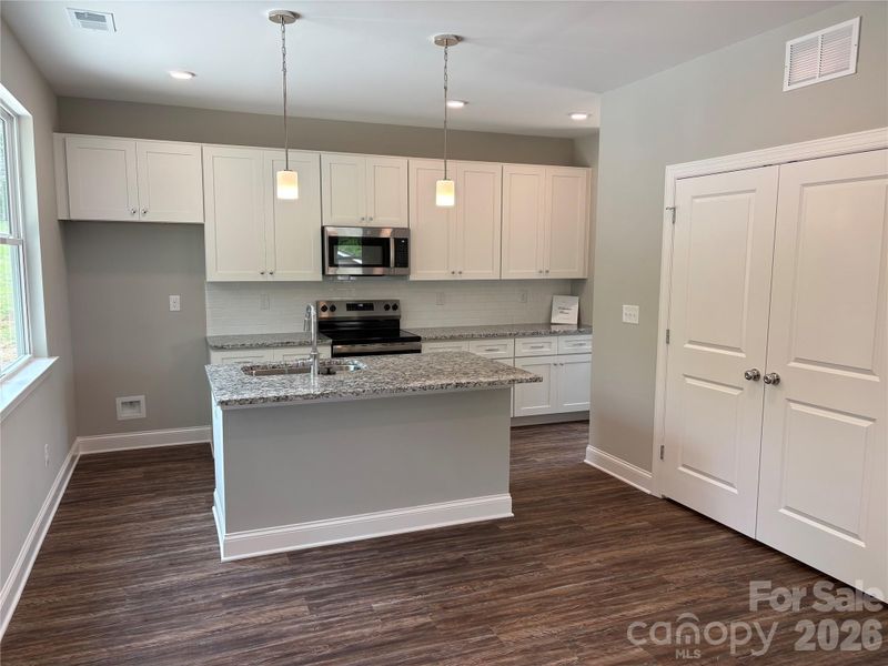 608 E Boston Ave, Bessemer City, NC 28016