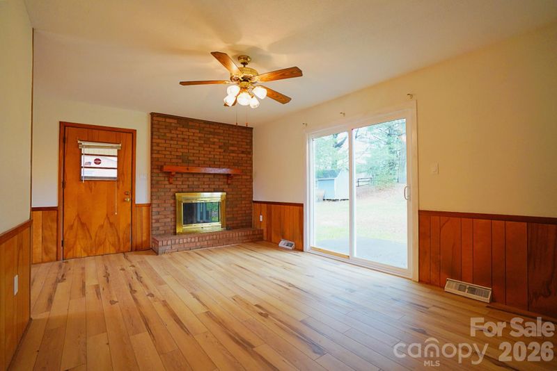 915 Woods Dr, Statesville, NC 28677