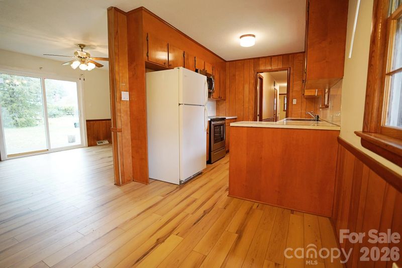 915 Woods Dr, Statesville, NC 28677