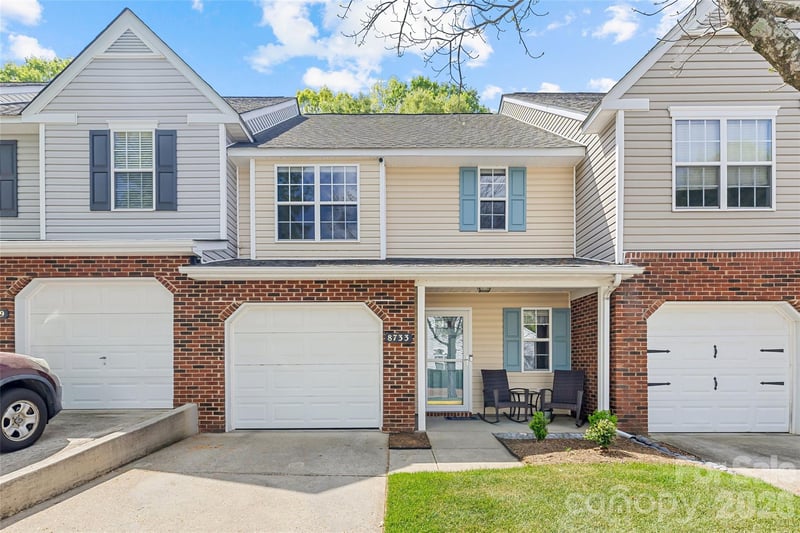 8733 Robinson Forest Dr, Charlotte, NC 28277