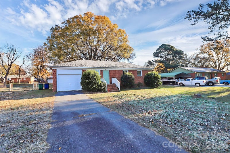 3201 Smith Farm Rd, Matthews, NC 28104