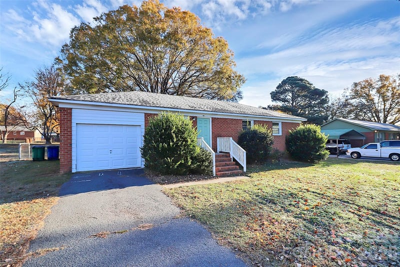 3201 Smith Farm Rd, Matthews, NC 28104