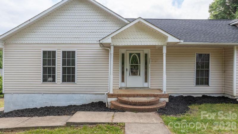 1604 4th St NE, Hickory, NC 28601