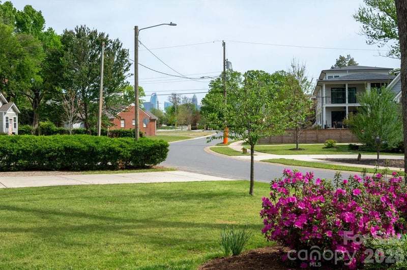 328 Melbourne Ct, Charlotte, NC 28209