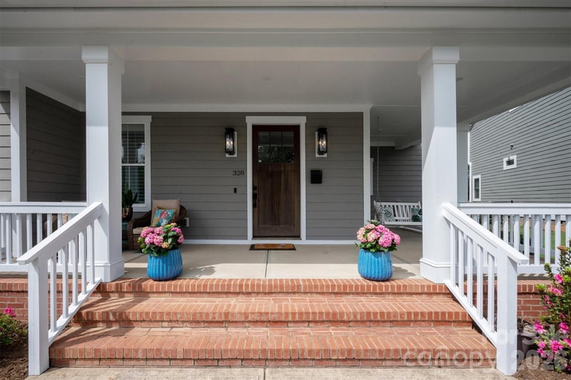 328 Melbourne Ct, Charlotte, NC 28209