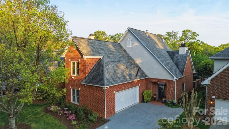 4118 Sharon Commons Ln, Charlotte, NC 28210