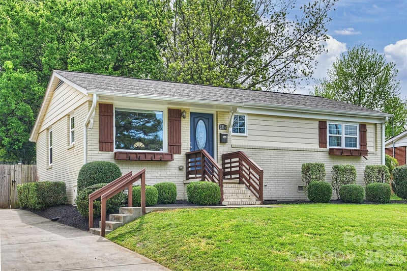 2314 Crestview Dr, Charlotte, NC 28216
