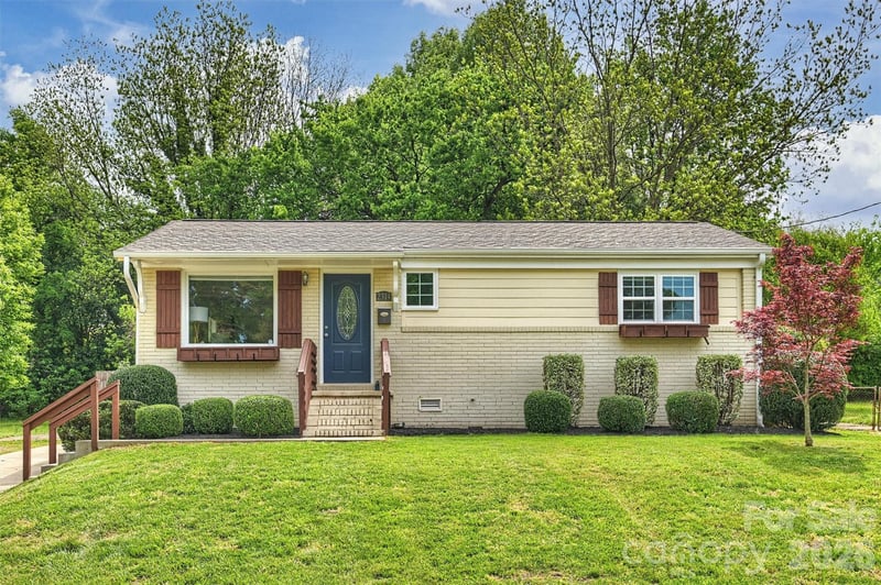 2314 Crestview Dr, Charlotte, NC 28216