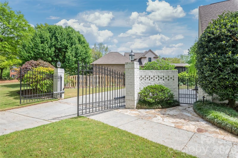 9631 Logan Ct, Charlotte, NC 28210