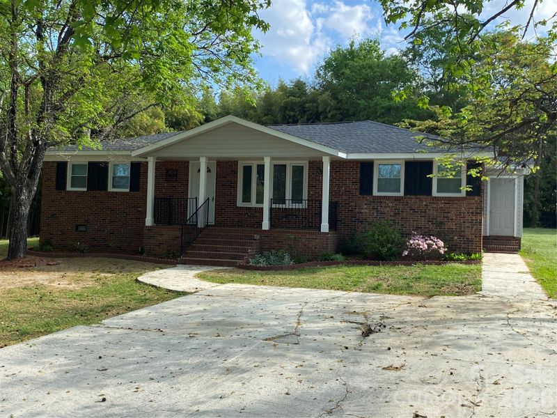 102 Mcdowell St, Great Falls, SC 29055