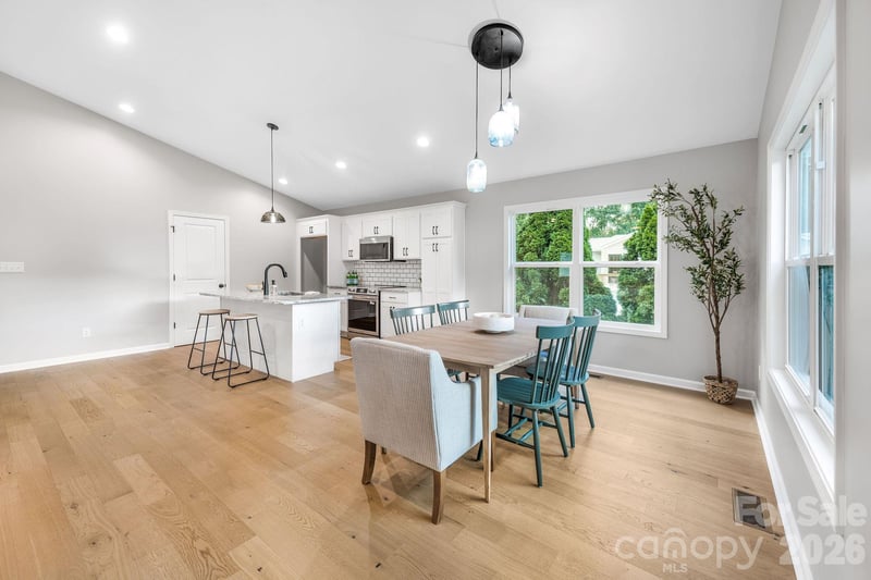 1182 Crabtree Rd, Waynesville, NC 28785