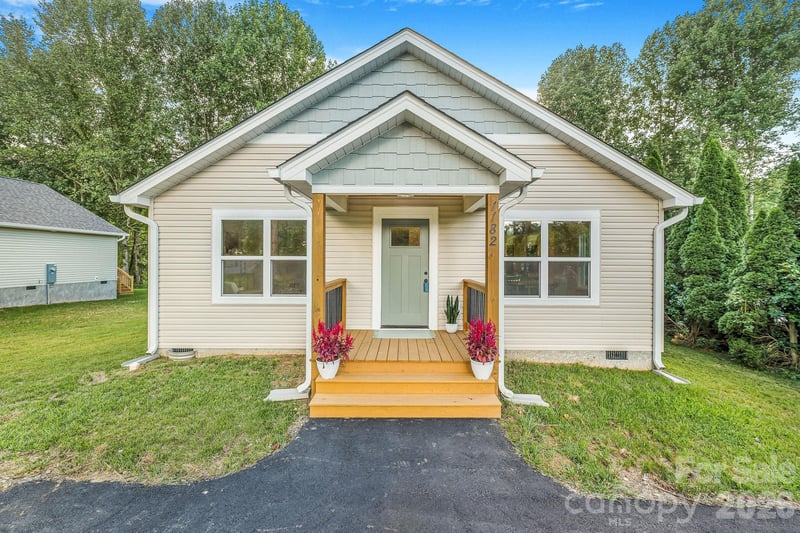1182 Crabtree Rd, Waynesville, NC 28785