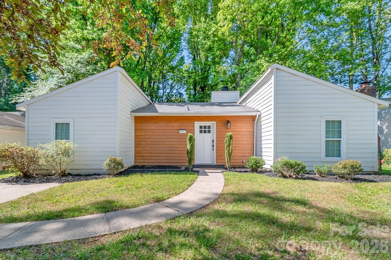 5812 Rock Hollow Dr, Charlotte, NC 28212