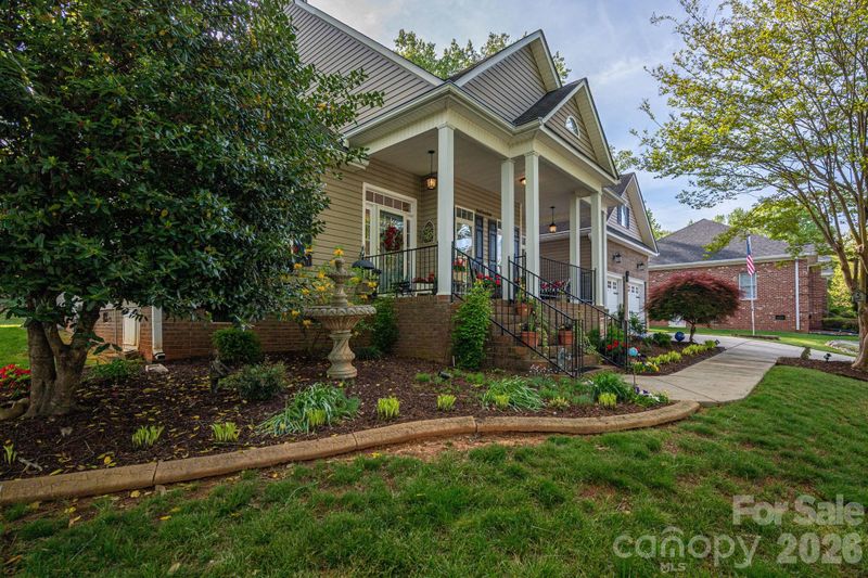1013 Marguerite Dr, Lowell, NC 28098