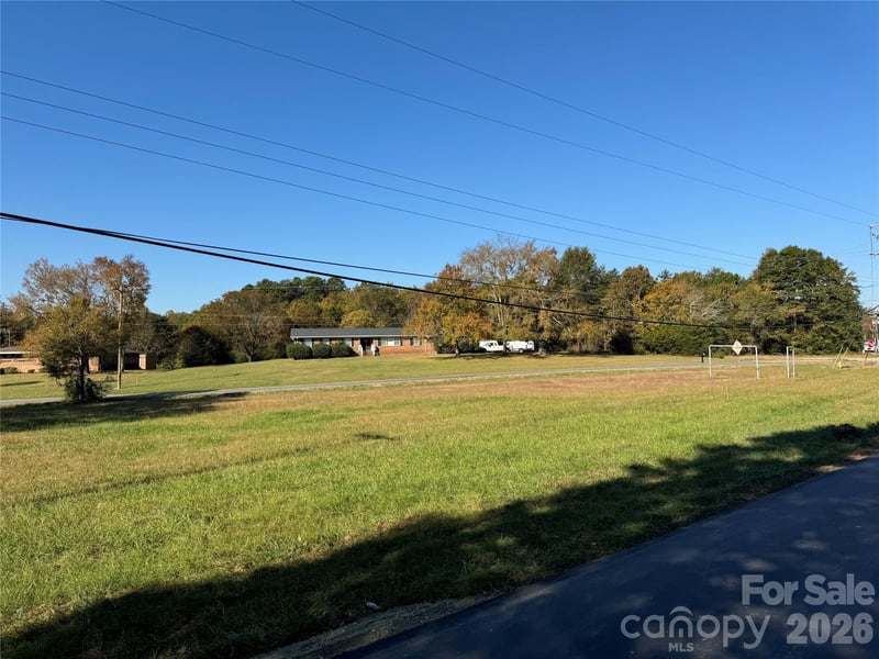 1827 Lawing Rd, Charlotte, NC 28216
