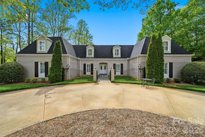 935 19th Ave NW, Hickory, NC 28601