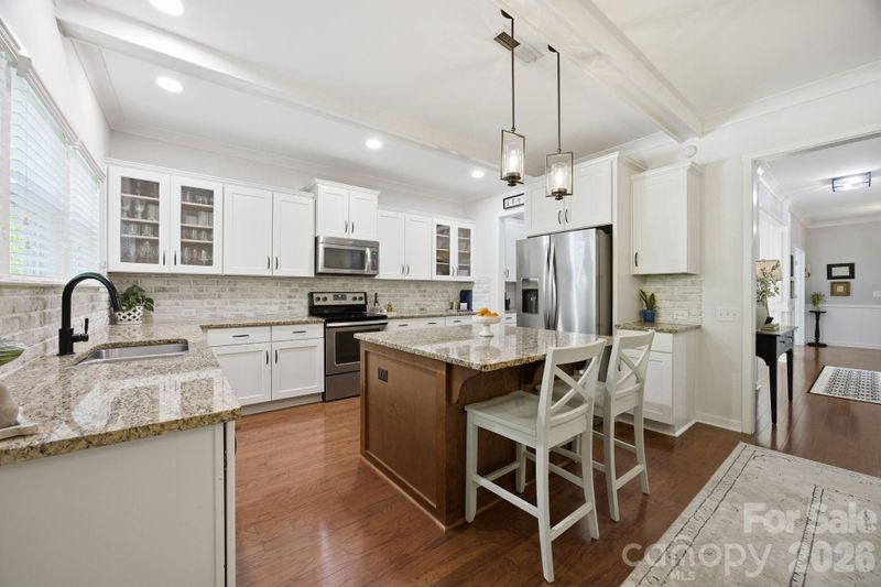 1223 Clover Ln, Matthews, NC 28104