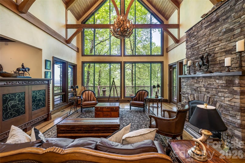 14 Walnut Dr, Mills River, NC 28759