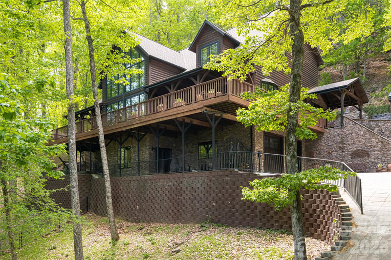 14 Walnut Dr, Mills River, NC 28759