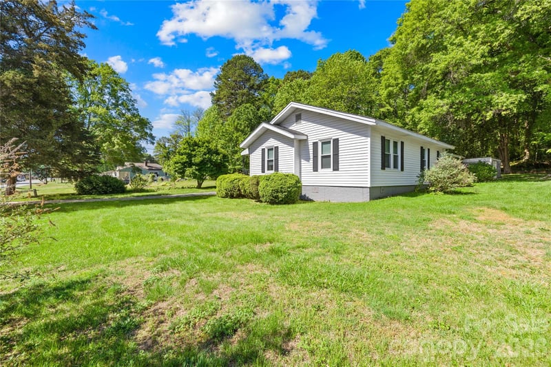 213 Ledford Dr, Gastonia, NC 28056