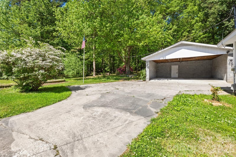 213 Ledford Dr, Gastonia, NC 28056