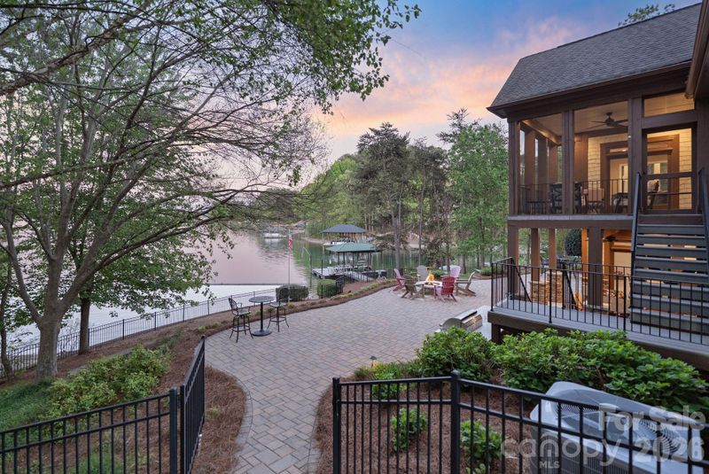 9116 Thackery Ln, Sherrills Ford, NC 28673