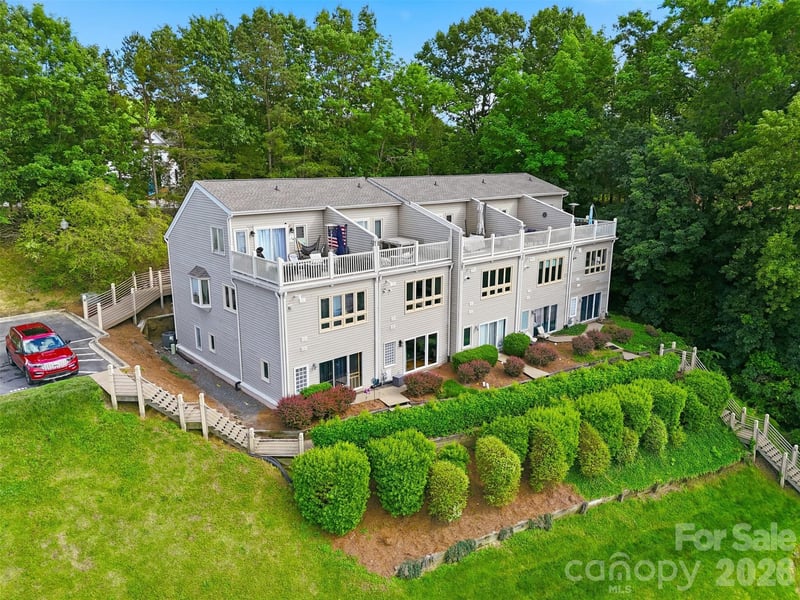 14614 Waterside Dr, Charlotte, NC 28278