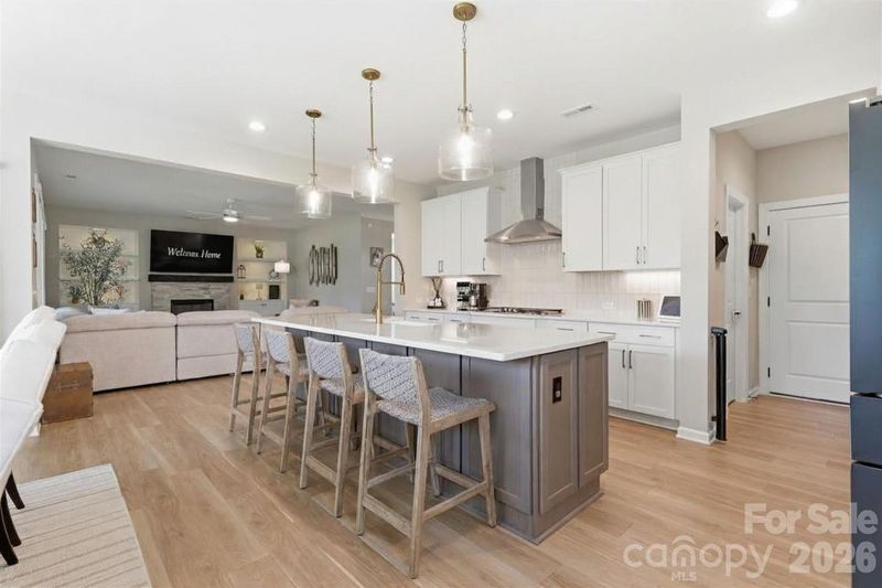 8105 Rolling Wheels Rd, Charlotte, NC 28215