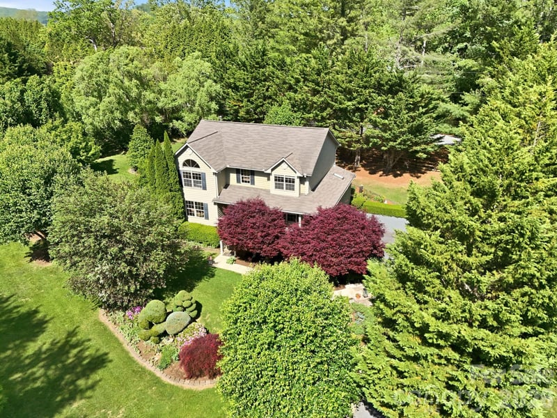 306 Woodview Ct, Fletcher, NC 28732