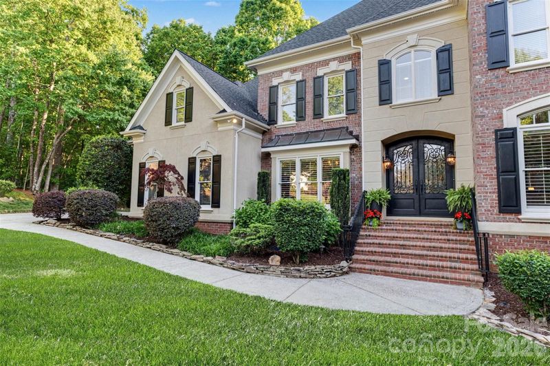 9341 Whispering Wind Dr, Charlotte, NC 28277