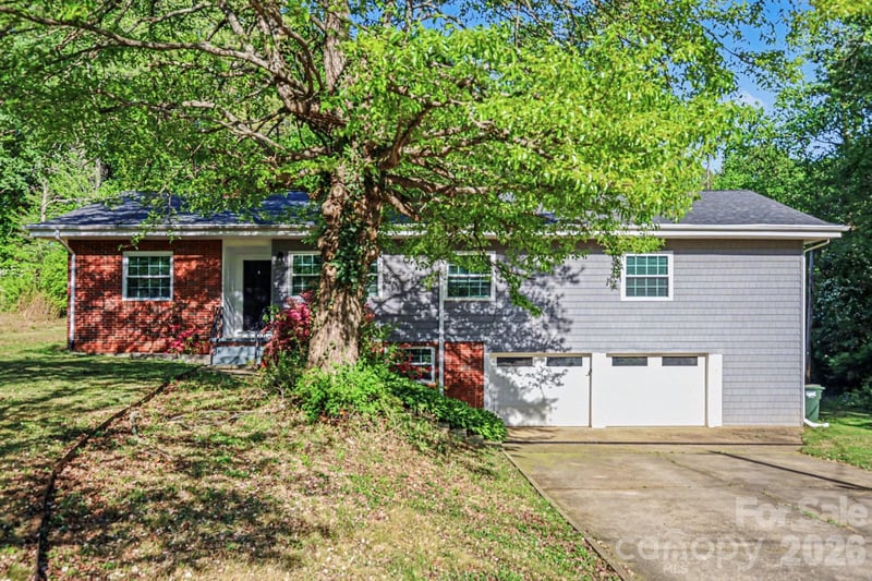 2330 18th St NE, Hickory, NC 28601