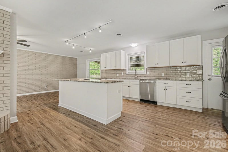 2330 18th St NE, Hickory, NC 28601