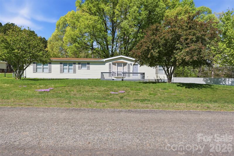1235 Cheyenne Oaks Dr, Claremont, NC 28610
