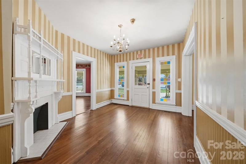 121 5th Ave NE, Hickory, NC 28601