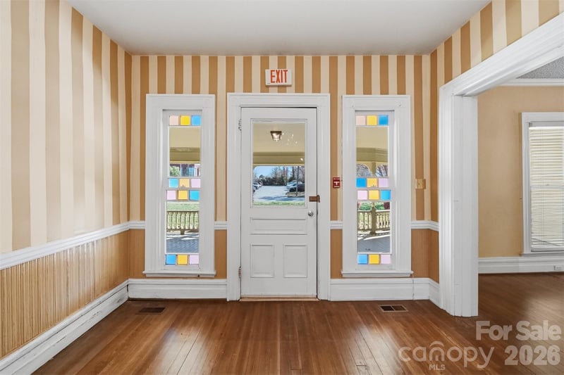 121 5th Ave NE, Hickory, NC 28601