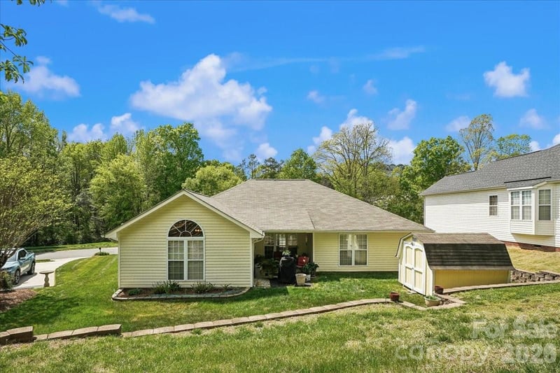 2127 Candlelight Woods Dr, Matthews, NC 28105